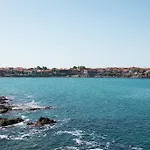With Sea View *