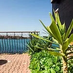 With Sea View Apartmán *