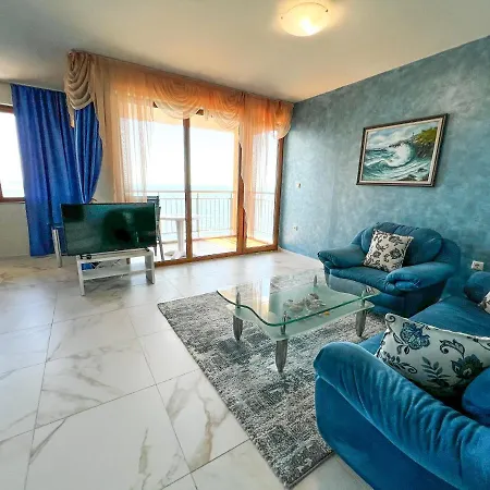 With Sea View Apartmán