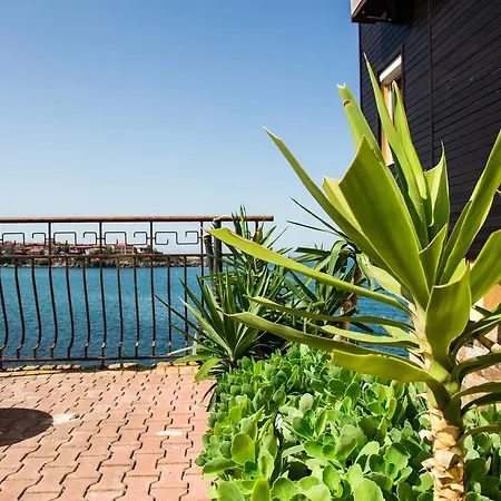 With Sea View דירה *